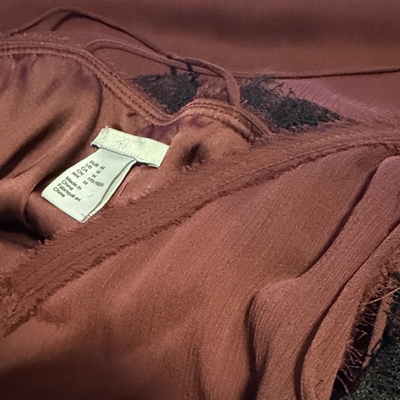 H&M -Burgundy Sheer Dress with Black Lace - Size 14 - Picture 13 of 14